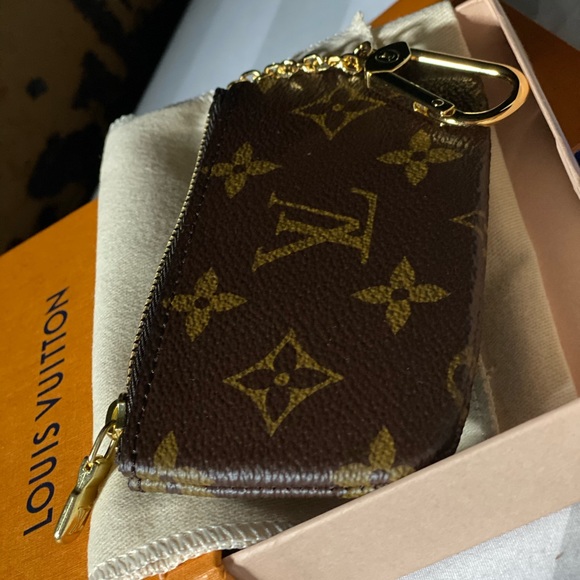 Louise Vuitton key pouch - Picture 1 of 4